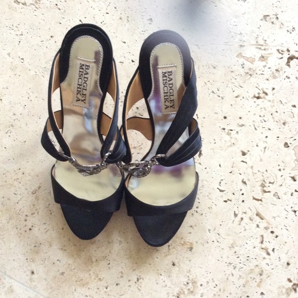 Awesome BADGLEY MISCHKA Black Satin Jeweled Heels - Picture 7 of 8